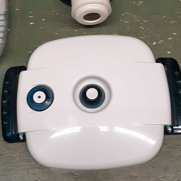 NEW-Vacco Ultra-Vac Food Storage container and air pump, - Picture 8 of 8